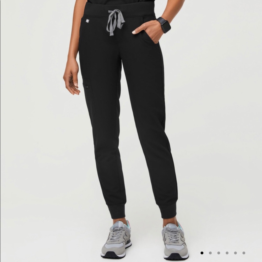 NWT FIGS Zamora 2.0 Jogger Scrub Petite Women’s Sz S Black
